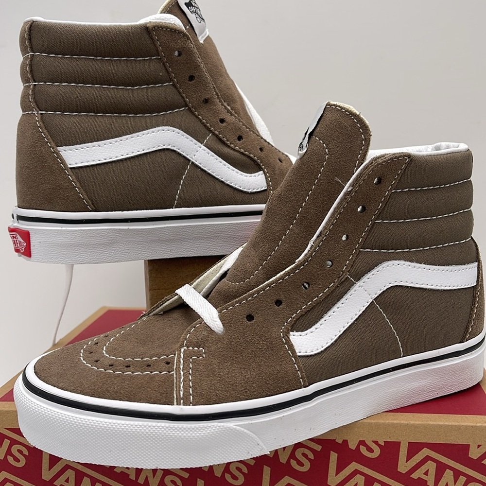 Vans WMNS Sk8-Hi Color Theory Walnut
VN0007NP1NU
Sneakers - Picture 9 of 16